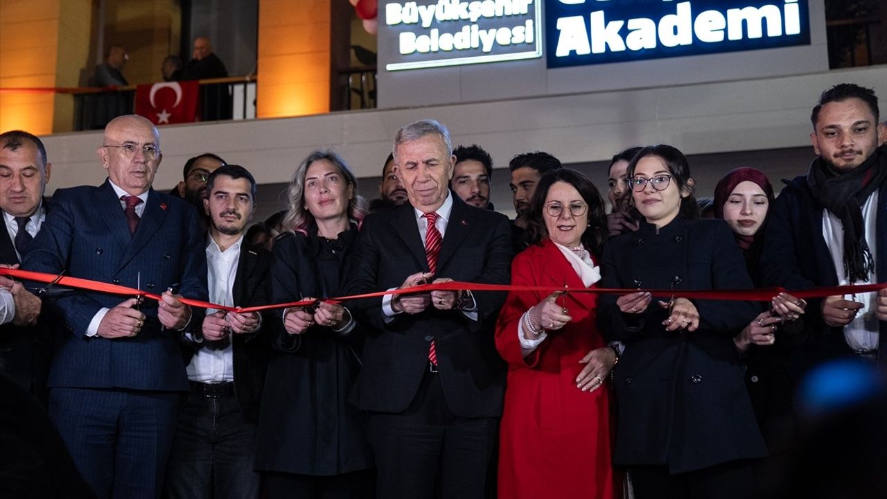 Mansur Yavaş Zafer Genç Akademi'nin Açılışını Yaptı — Ankara Gençlik Merkezi