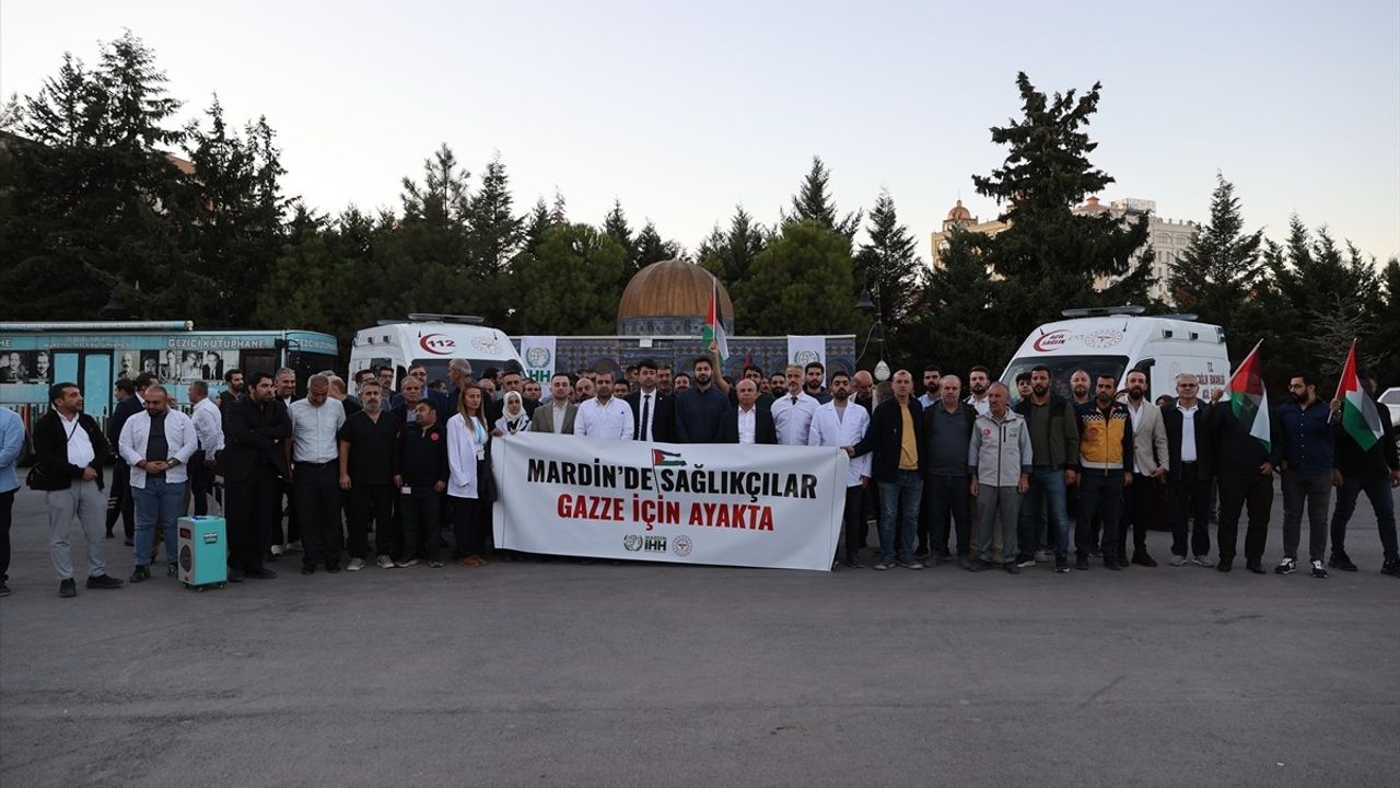 Mardin'de "Sağlıkçılar Gazze için Ayakta" Programı: Sağlıkçılardan Destek