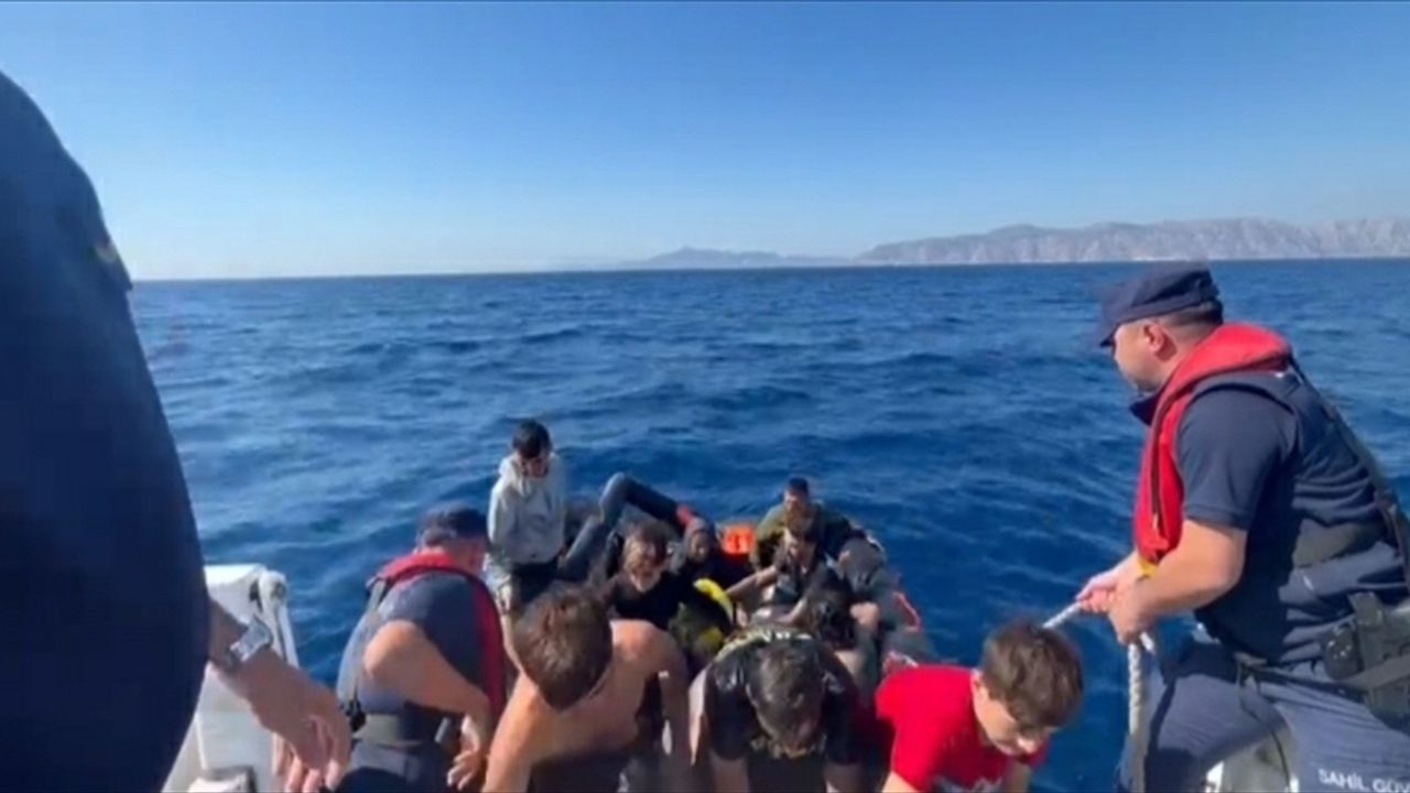 Marmaris Açıklarında 22 Düzensiz Göçmen Kurtarıldı