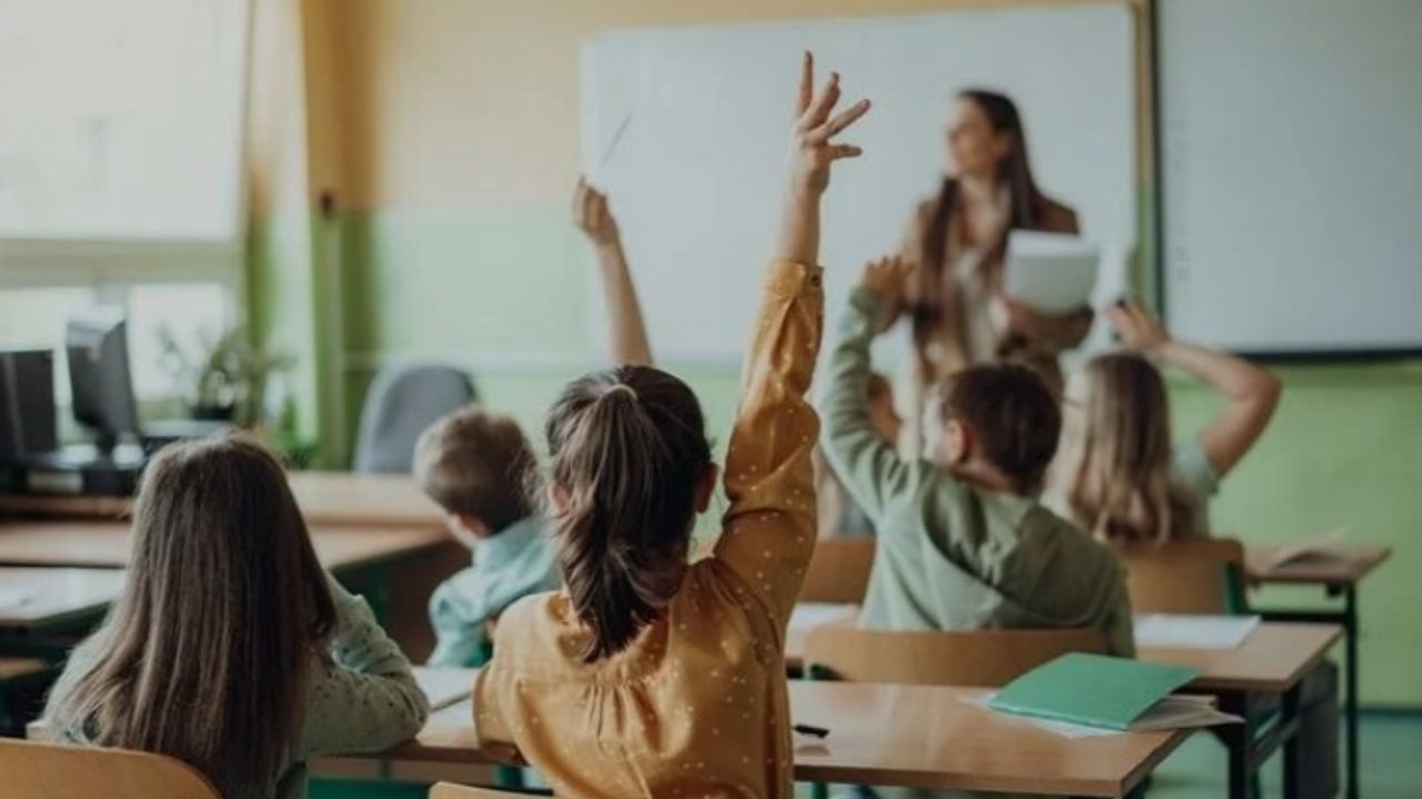 MEB 2025-2026 Ara Tatil Tarihleri: Okullar 9 Gün Ne Zaman Kapanacak?