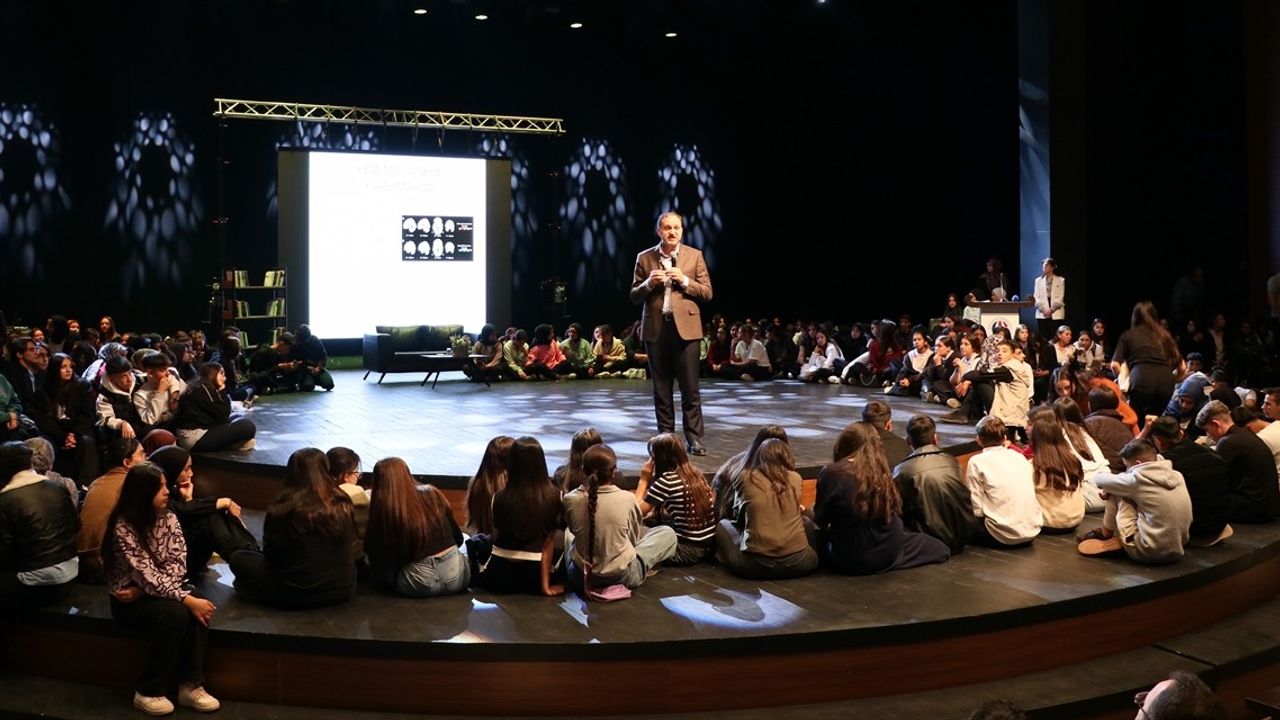 Mehmet Dinç Gaziantep'te Öğrencilerle Buluştu — Bağımlılıkla Mücadele Vurgusu