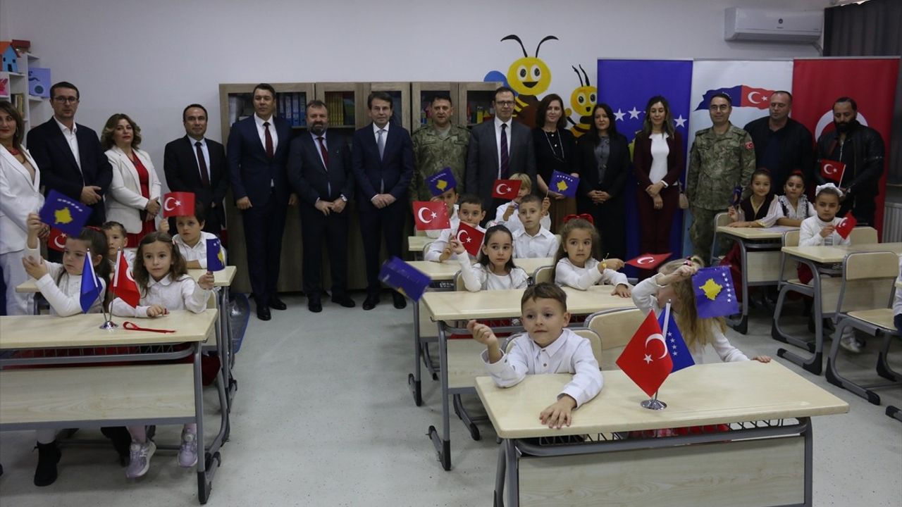 Mehmetçik Kosova'da Eğitime Teknolojik Destek Sağladı