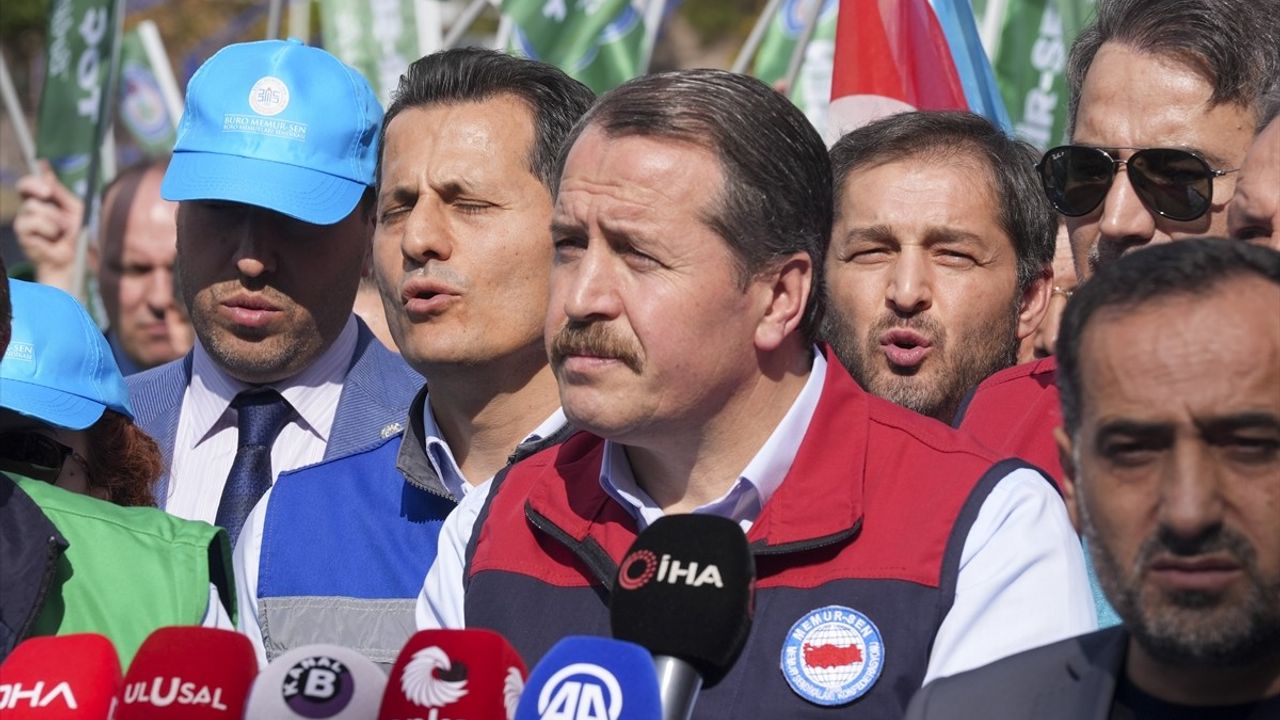 Memur-Sen'den TBMM Önünde Ek Zam Talebi: 'Seyyanen Zam Bütçeye Girsin'