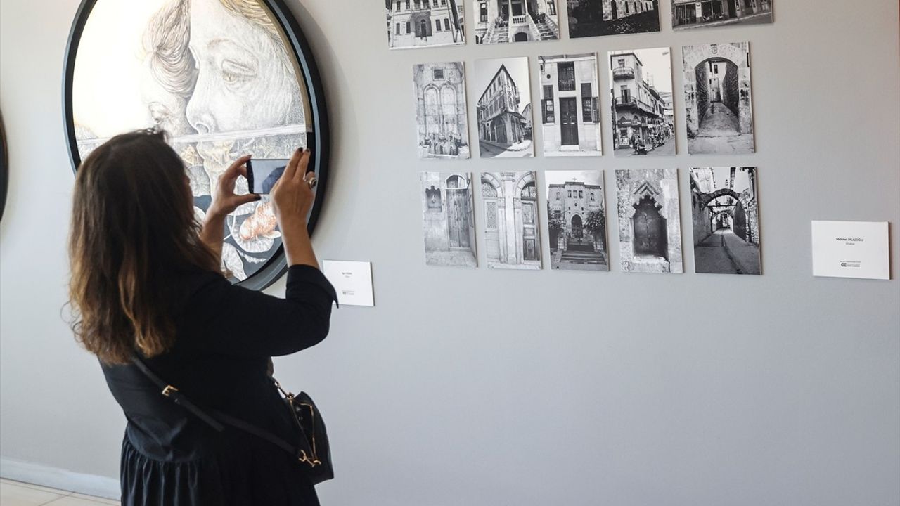 Mersin'de 2. Akdeniz Bienali sürüyor