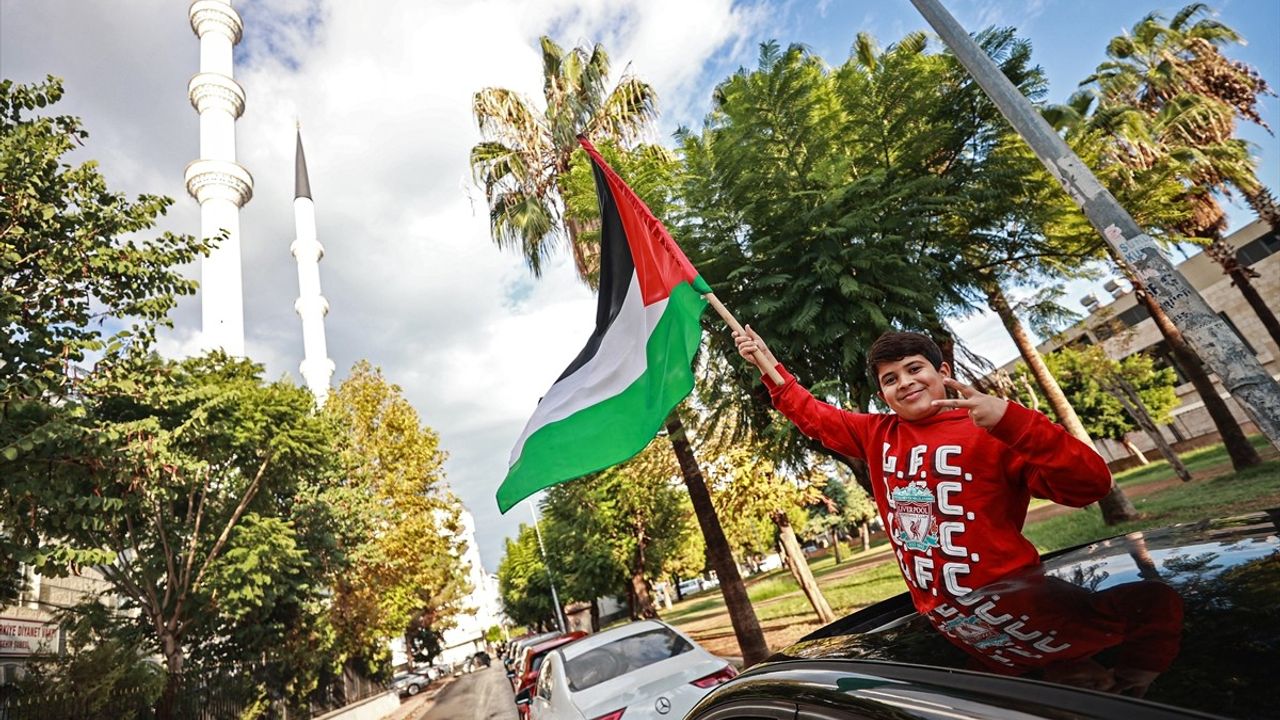 Mersin'de 'Filistin İçin Büyük Özgürlük Konvoyu' Kalıcı Ateşkes Çağrısıyla Düzenlendi