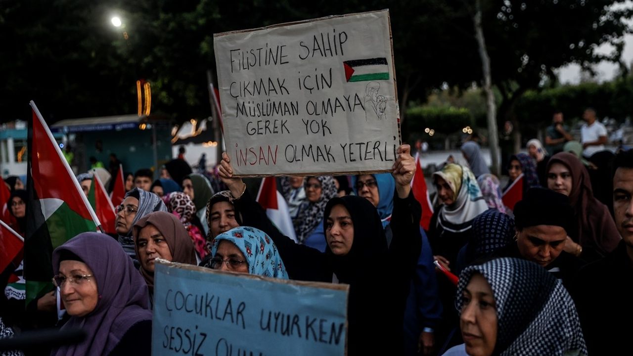 Mersin'de 'Gazze Halkı ve Küresel Sumud Filosu'na Destek Buluşması