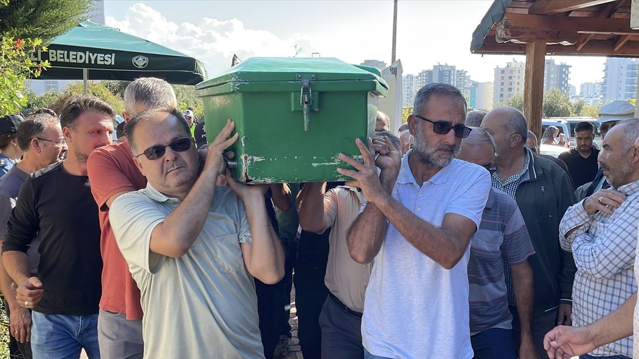 Mersin'de Minibüs Kazası: 3 İşçi Defnedildi