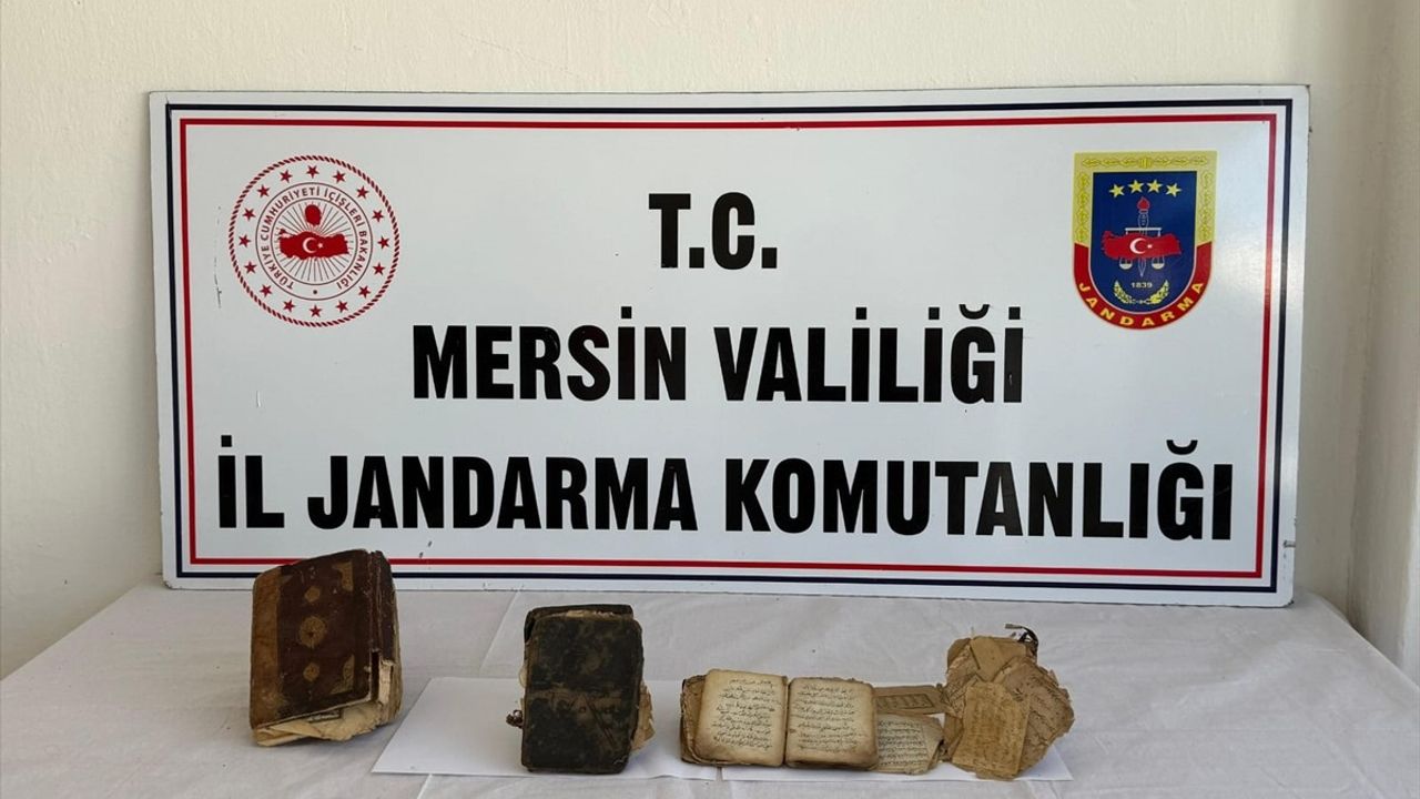 Mersin'de Tarihi Eser Kaçakçılığı: Evinde 4 El Yazması Kur'an-ı Kerimle Gözaltı