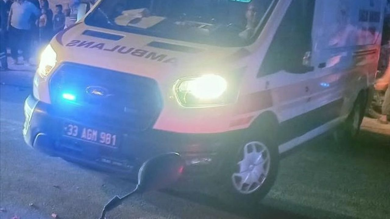 Mersin Erdemli'de Motosiklet-Kamyonet Çarpışması: 16 Yaşındaki Sürücü Öldü