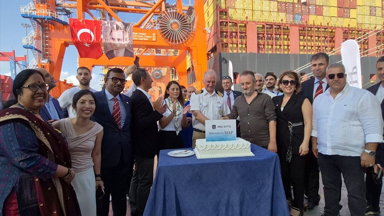 Mersin Limanı EMH2 Terminaline 400 Metrelik MSC DITTE Yanaştı