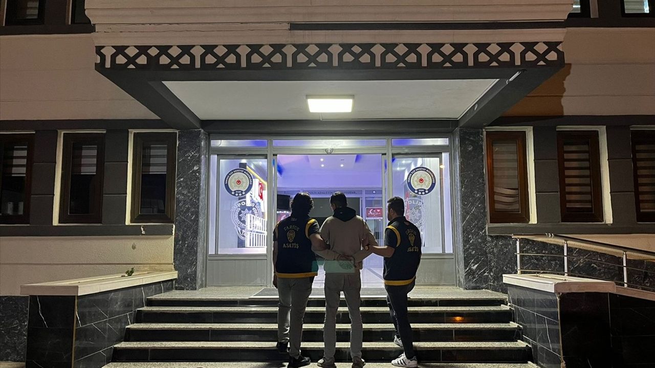 Mersin Tarsus'ta Park Halindeki 5 Araç Yandı: Şüpheli M.A. Gözaltında