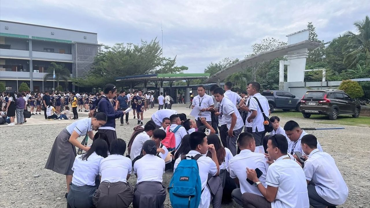 Mindanao Açıklarında 7,4 Büyüklüğünde Deprem: Tsunami Uyarısı