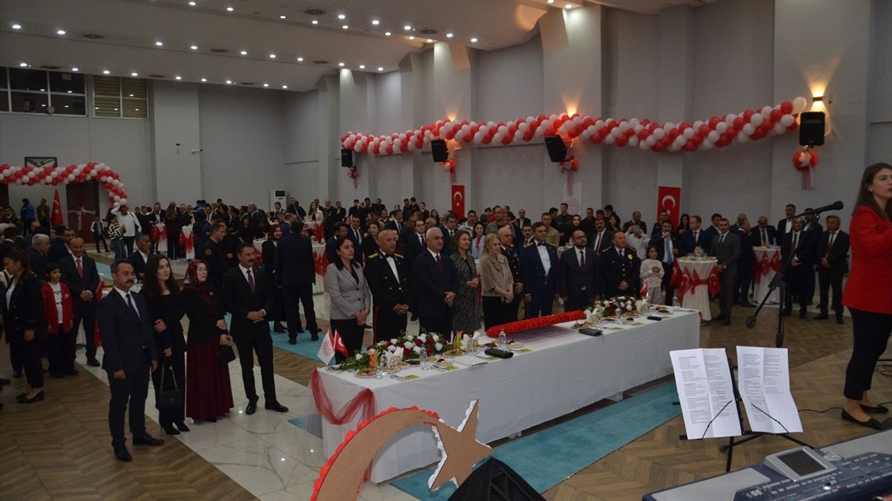 Muş'ta 29 Ekim Resepsiyonu: Cumhuriyetin 102. Yılı Coşkuyla Kutlandı
