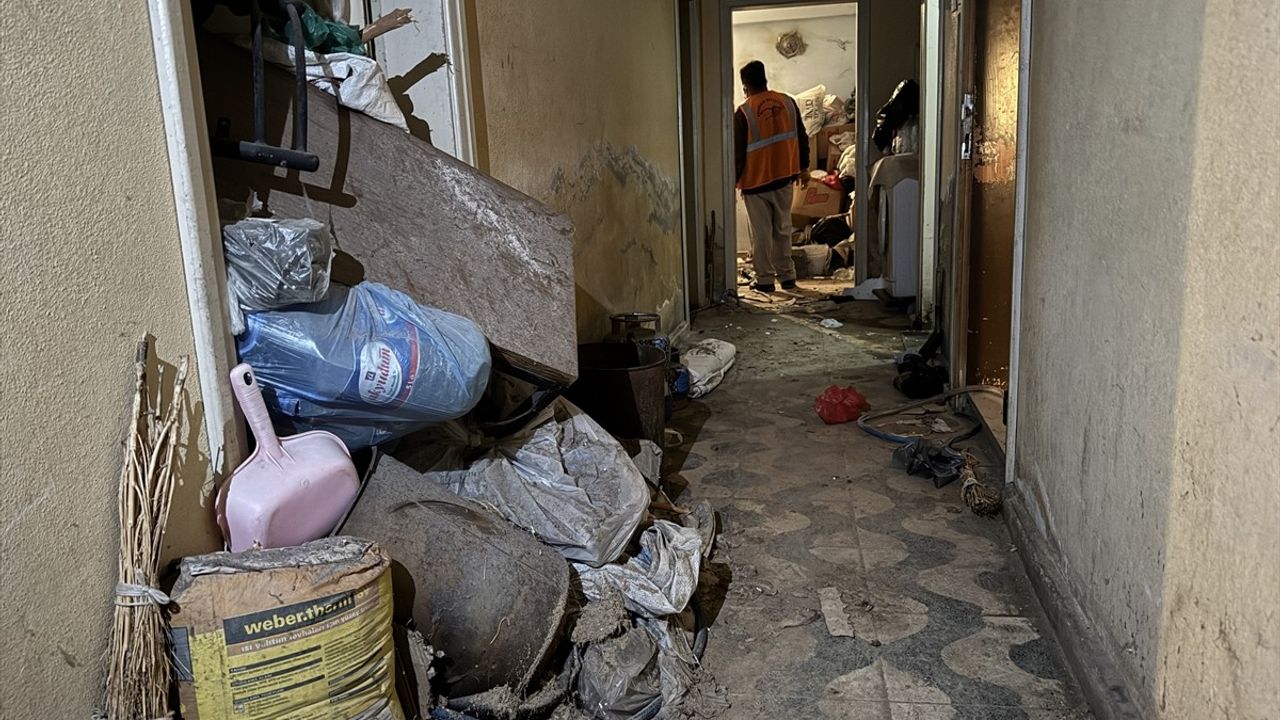 Nevşehir'de Çöp Ev Dehşeti: Engelli Kadın Annesinin Cesediyle Yaklaşık Bir Ay Yaşadı