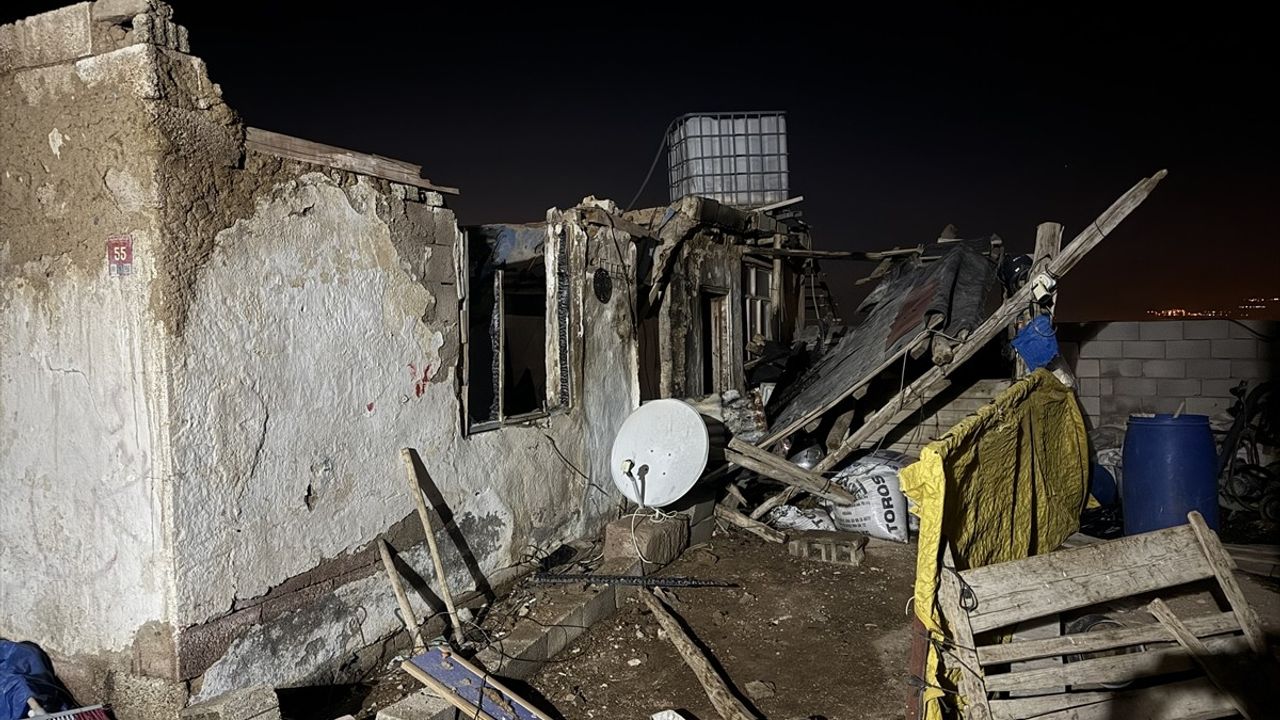 Niğde'de Ahır Yangını: 170 Koyun Telef Oldu