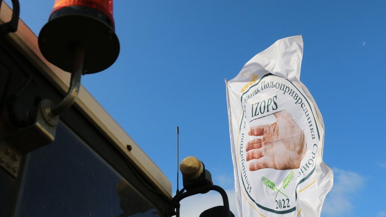 Novi Sad'ta Traktörlü Protesto: Sırbistanlı Çiftçiler Hükümete Seslendi