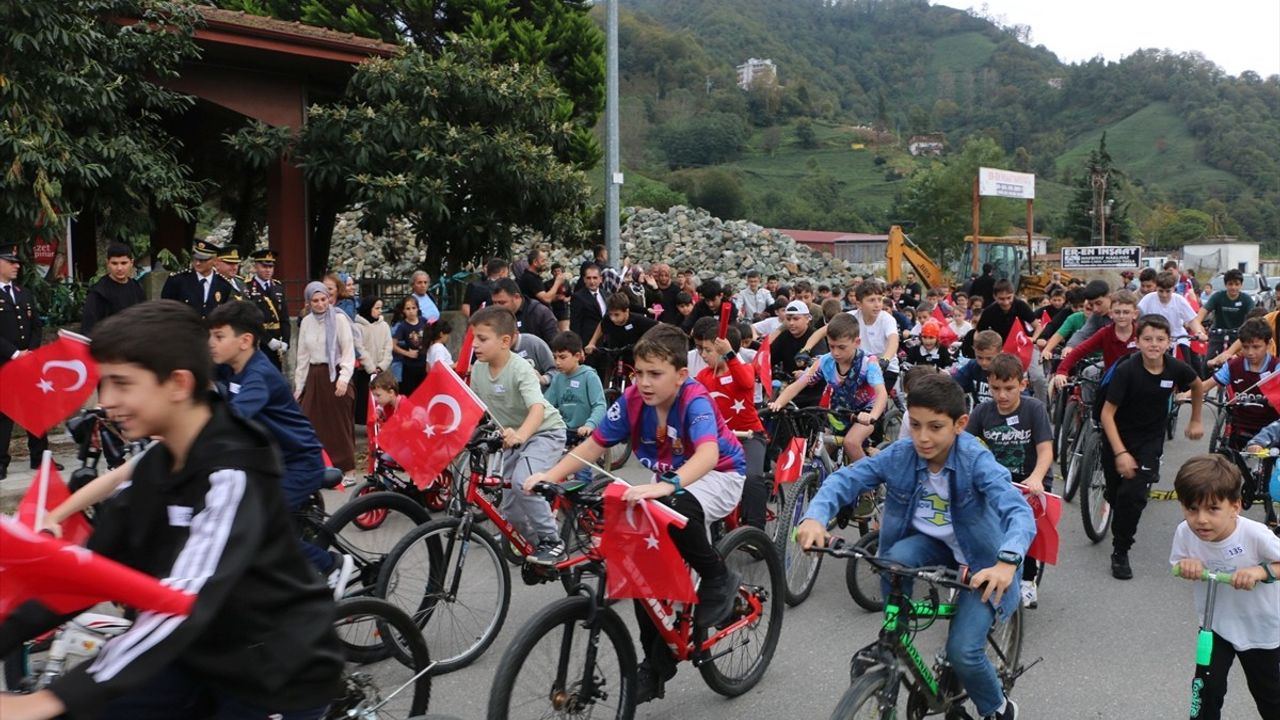 Of'ta 3. Geleneksel Bisiklet Şöleni Cumhuriyet Coşkusuyla Yapıldı