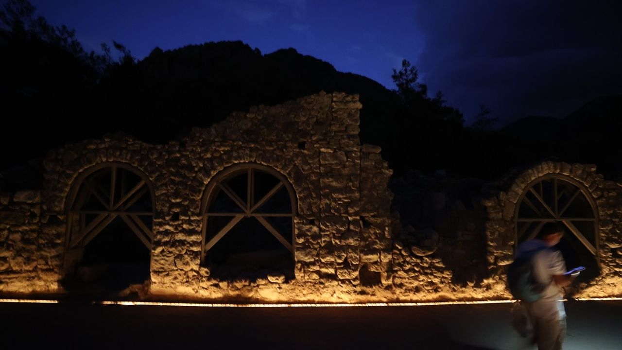 Olympos Antik Kenti'nde Gece Müzeciliği Ziyaretçi Akışını Artırdı