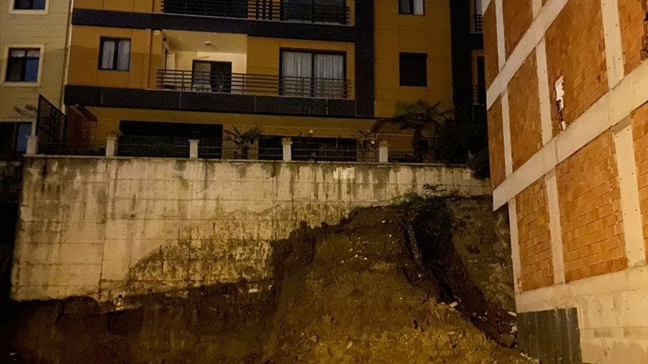 Ordu'da Temel Kazısı Sırasında Toprak Kayması: 2 Bina Boşaltıldı