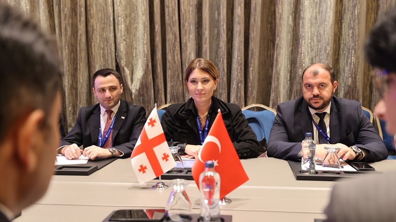 Orta Koridor'un Stratejik Rolü: Boyraz, Tiflis İpekyolu Forumu'nda Konuştu