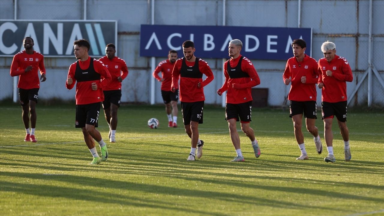 Osman Zeki Korkmaz: İstifa Gündemimizde Yok — Sivasspor'un Hedefi Süper Lig