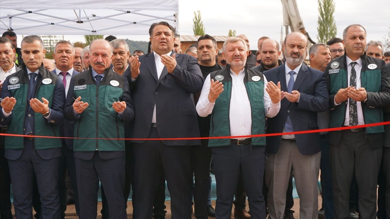 Osmancık'ta Kızılırmak'a Şişme Kauçuk Savak Temeli Atıldı