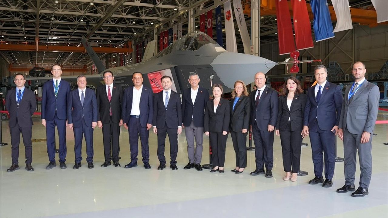 Özgür Özel'den KAAN mesajı: "Gücünü milletimizden alıyor"