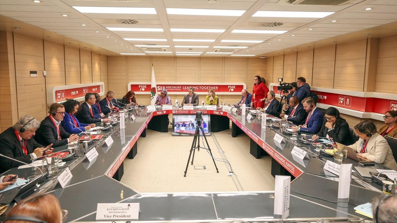 Özgür Özel'den SE'ye çağrı: Gazze ateşkesini izleyecek komisyon