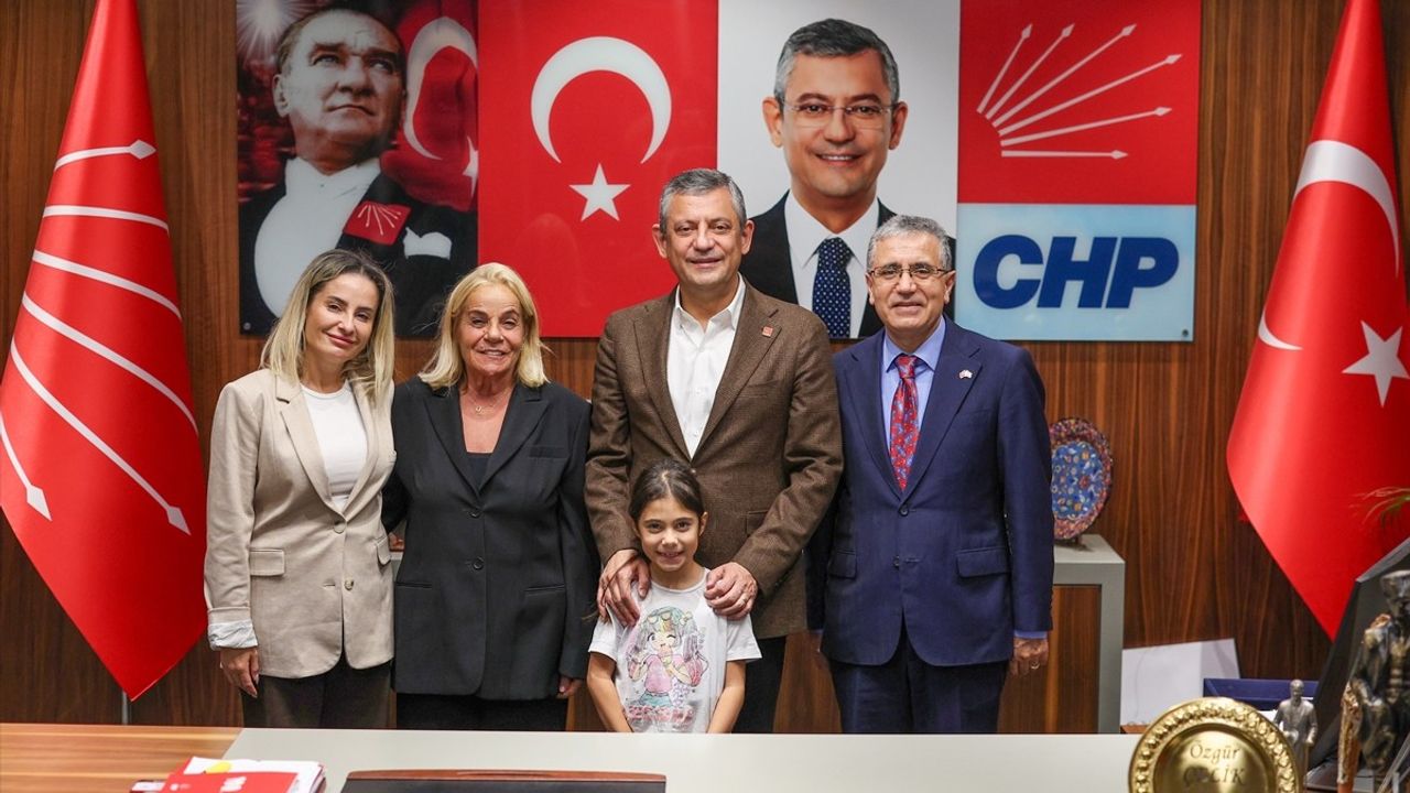 Özgür Özel, Denktaş Ailesiyle İstanbul'da Buluştu