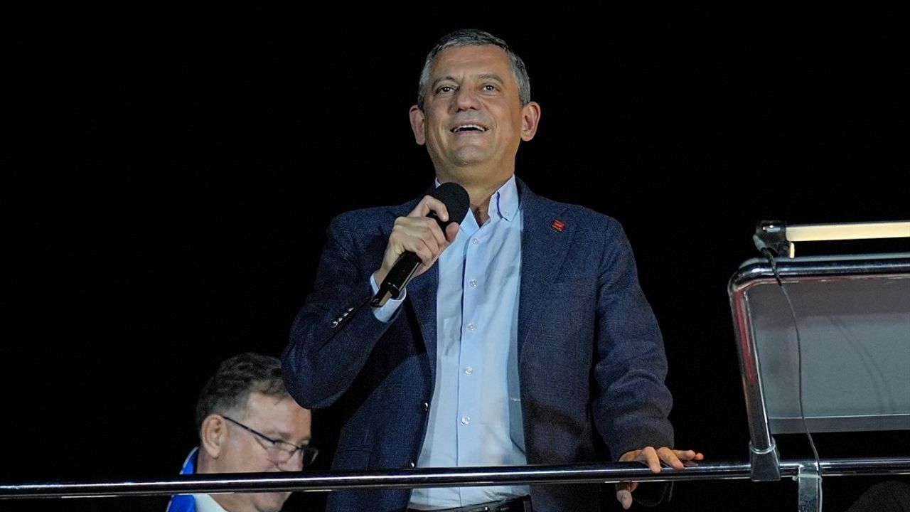 Özgür Özel Sarıyer Mitinginde: 'Millet İradesine Sahip Çıkıyor'