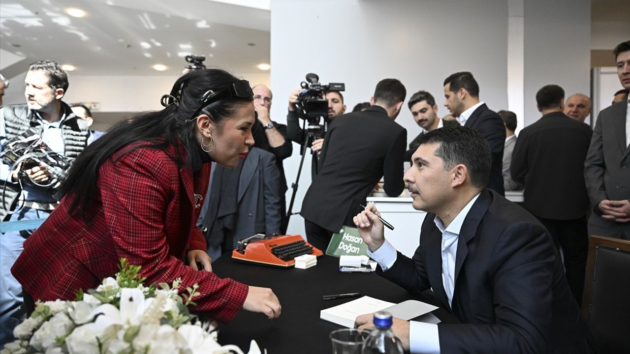 Prof. Dr. Hasan Doğan 22. Ankara Kitap Fuarı'nda İmza Günü