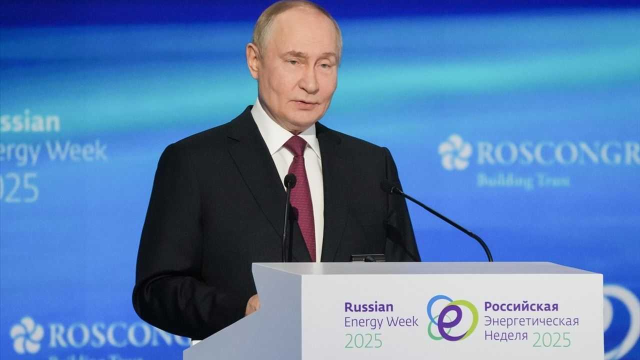 Putin: Batılı Seçkinlerin Eylemleri Enerji Mimarisi Bozuyor