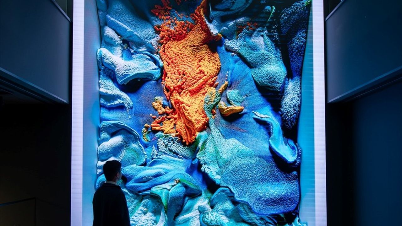 Refik Anadol'un 'Türkiye-Flora'ı İstanbul'da sergilendi