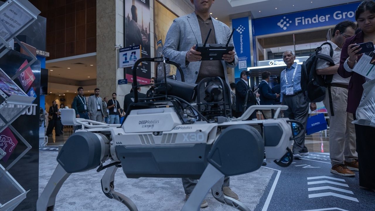 Robot Köpekler Yapay Zeka ile Görevlerini Genişletiyor — Deep Robotics, GITEX Global'de