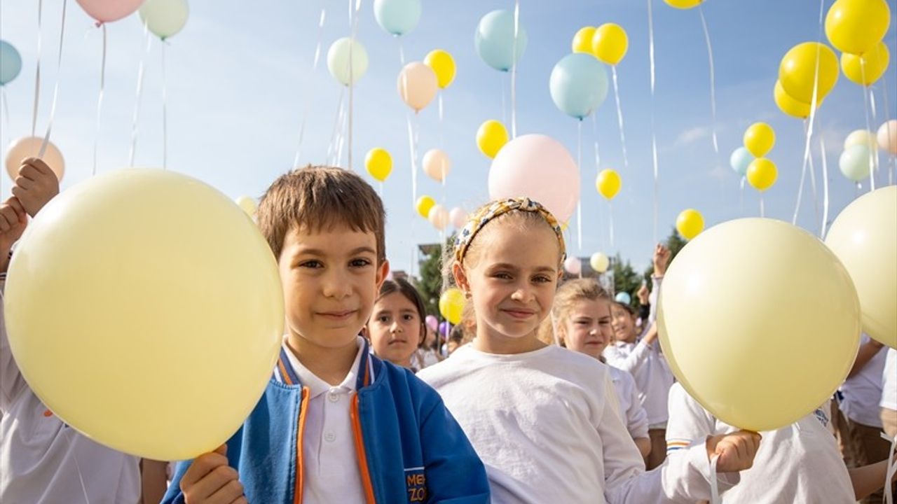 Sakarya'da 8 Yaşındaki Melike Kanseri Yendi — Balonlarla Kutlama
