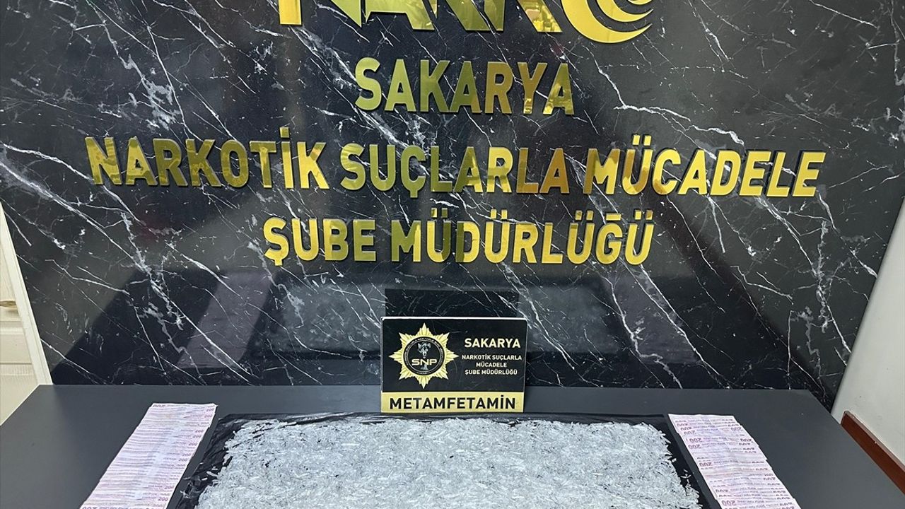 Sakarya'da Takside 1 Kilogram Sentetik Uyuşturucu Ele Geçirildi — 1 Zanlı Tutuklandı