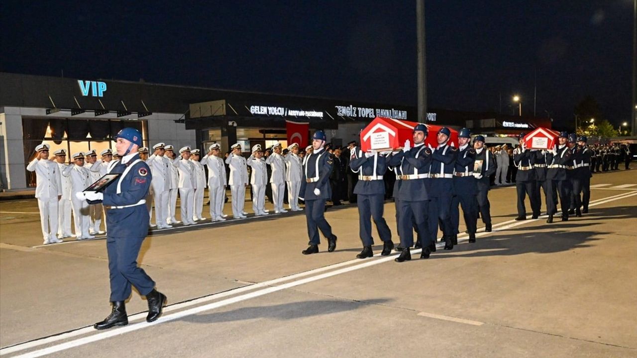 Sakarya’da Trafik Kazasında Şehit Olan 2 Jandarma Memleketlerine Uğurlandı