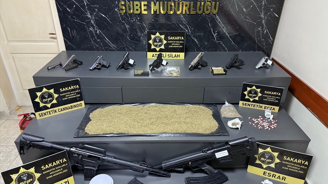 Sakarya'da Uyuşturucu ve Silah Operasyonunda 33 Gözaltı