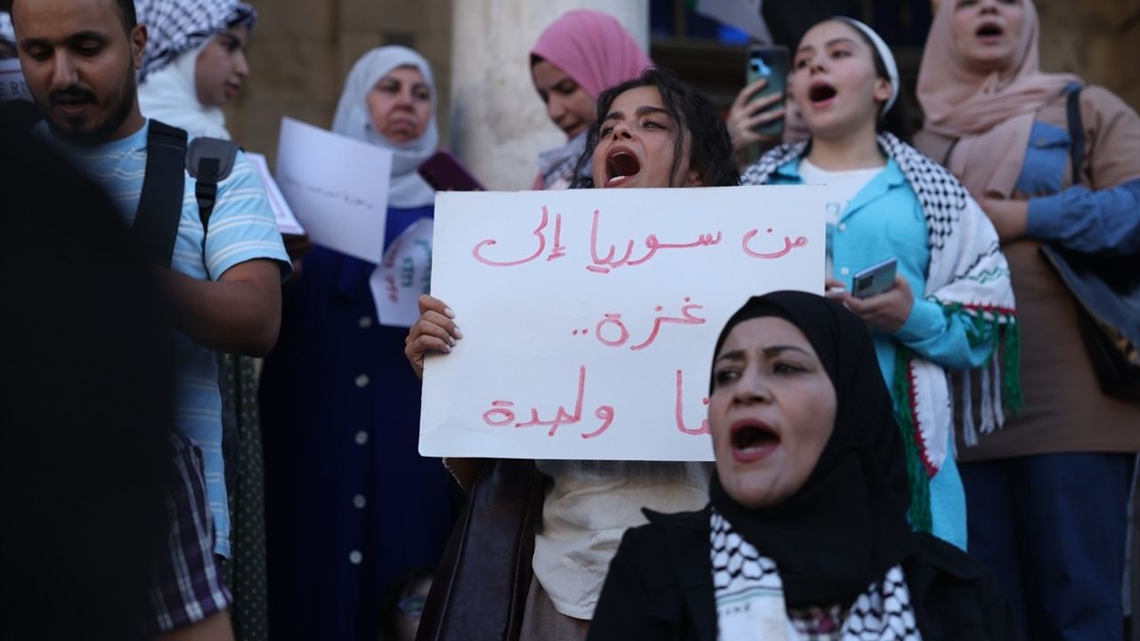 Şam'da Küresel Sumud Filosu'na Destek Gösterisi: Hicaz Meydanı'nda Gazze için Sloganlar