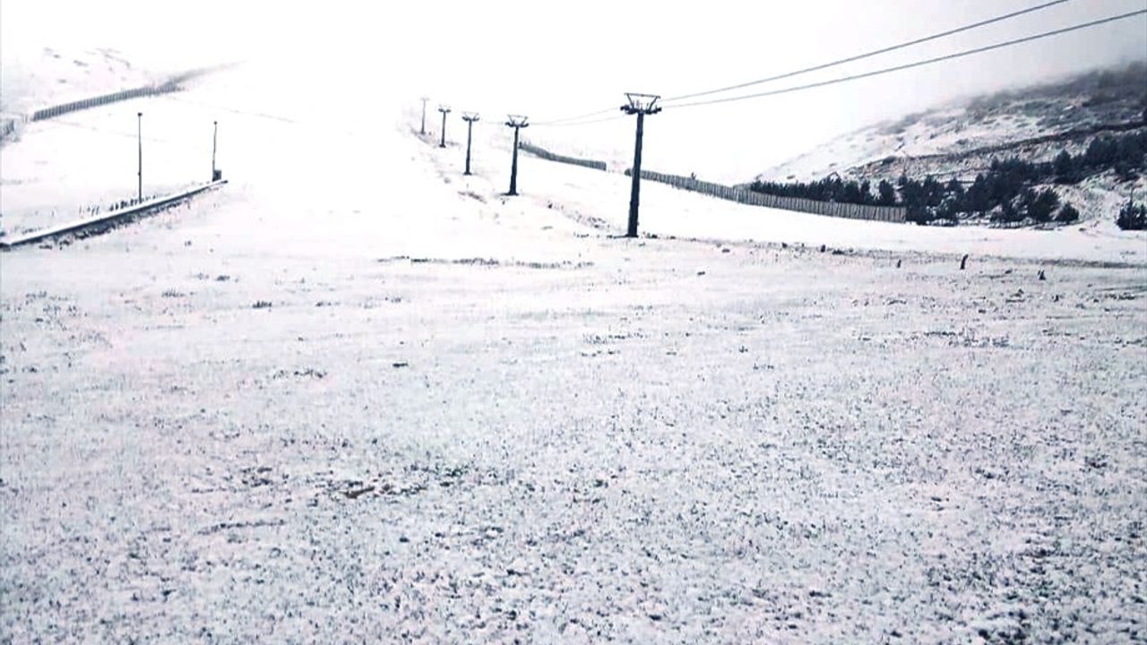 Samsun Akdağ'a Mevsimin İlk Karı Düştü — Akdağ Kayak Merkezi Beyaza Büründü