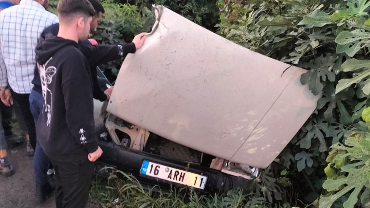Samsun Çarşamba'da Ağaçlık Alana Düşen Otomobilde 2 Kişi Ağır Yaralandı