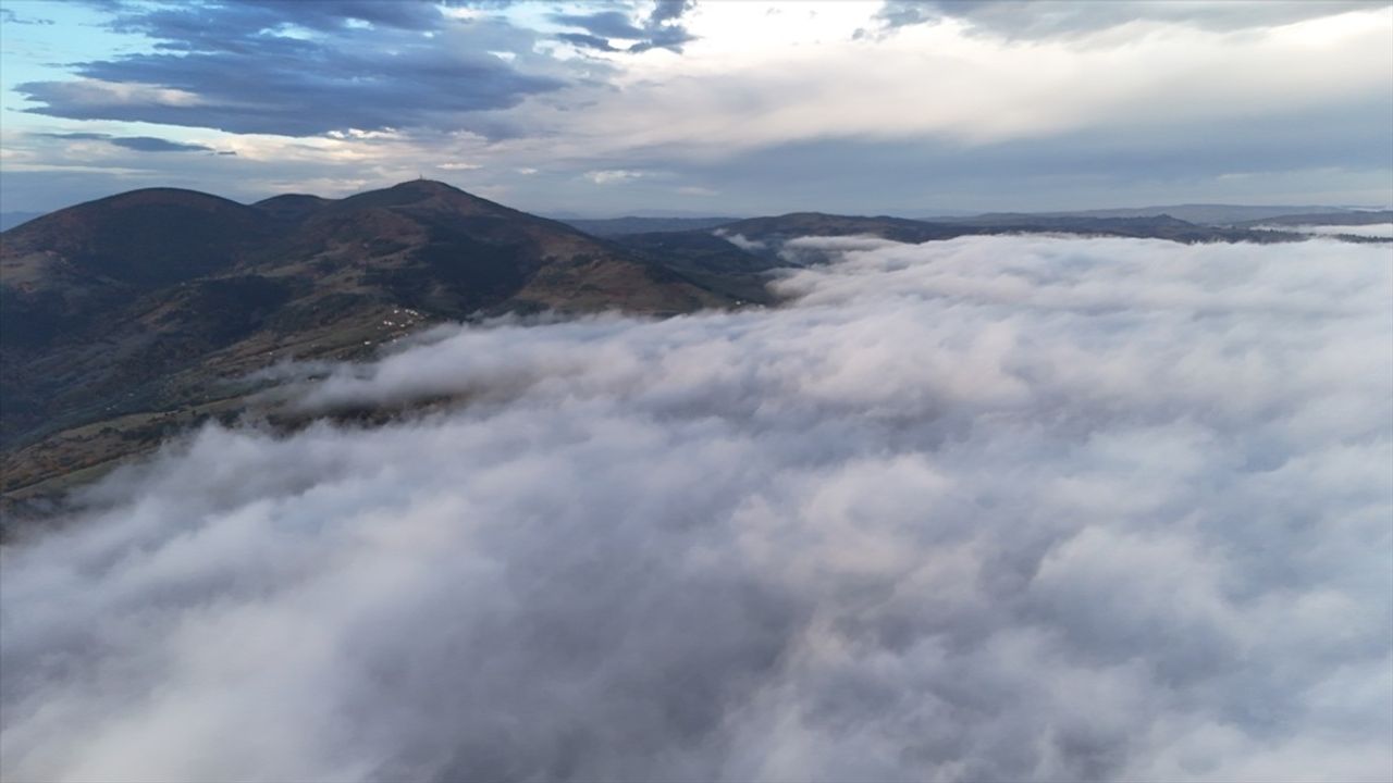 Samsun'da 1650 Rakımlı Dürtmen Dağı'nda 'Sis Denizi' Dronla Görüntülendi