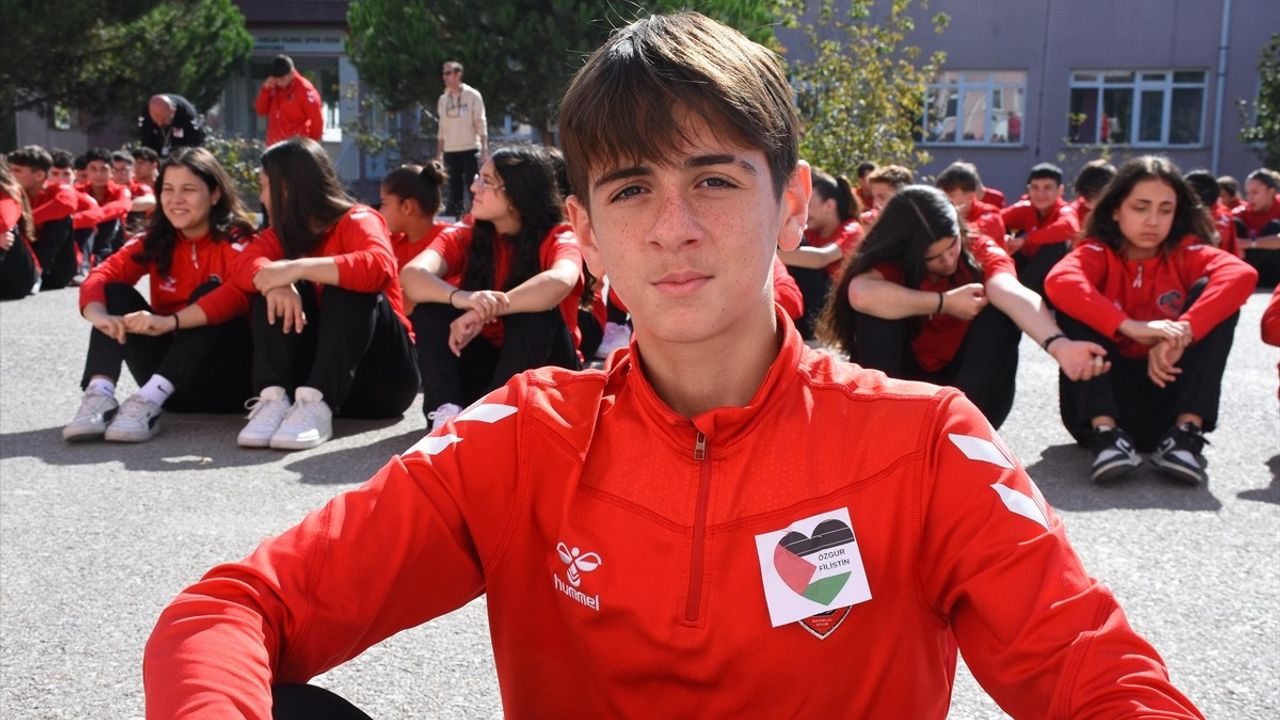 Samsun'da 250 Lise Öğrencisinden Gazze'ye Koreografili Destek