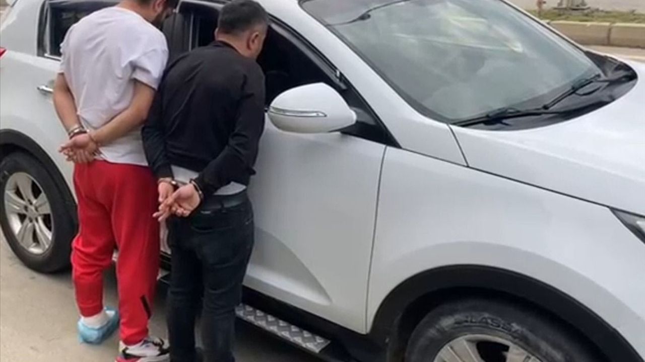 Samsun'da 'Dur' İhtarına Uymayan Cipte 1 Kilo 830 Gram Uyuşturucu Ele Geçirildi