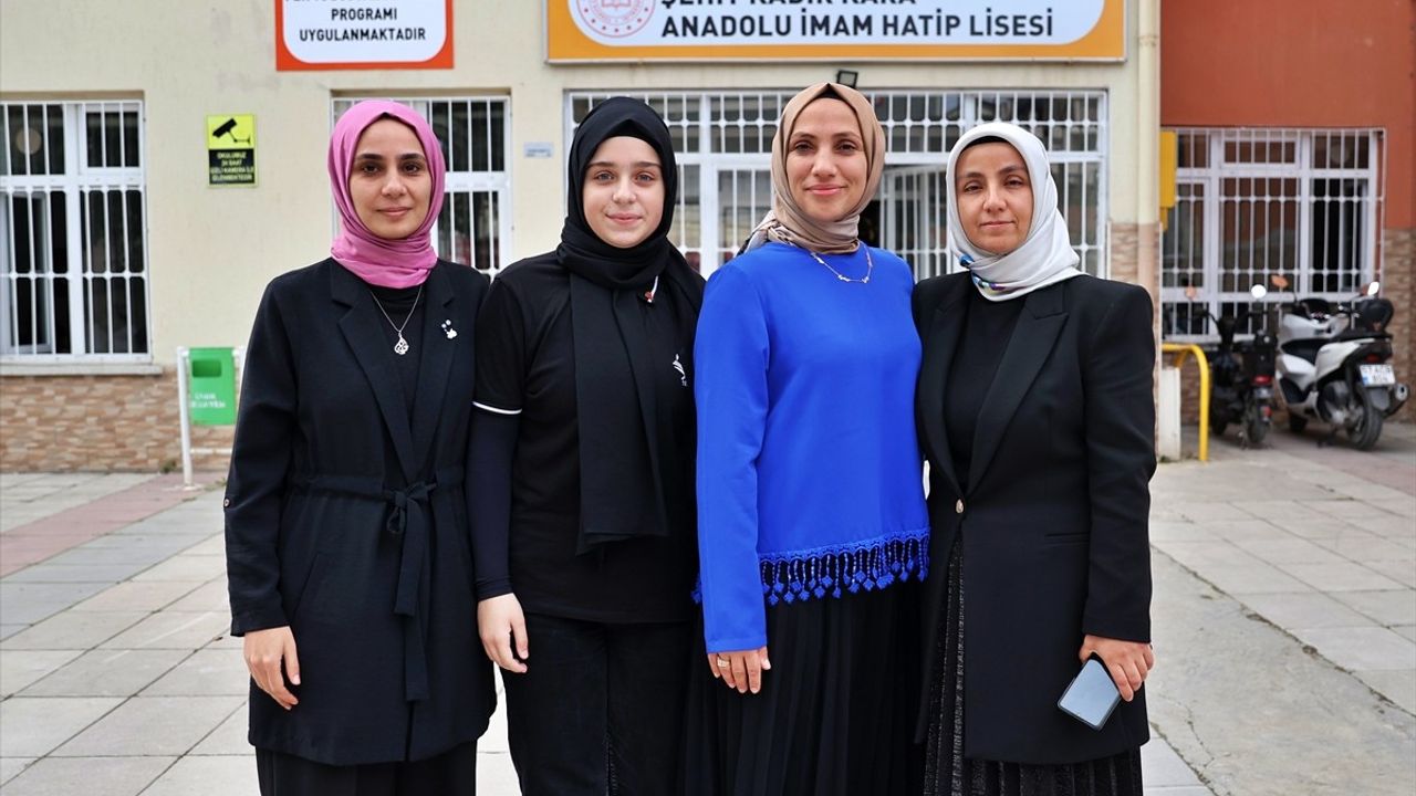 Samsun'da Lise Öğrencilerinden Filistin Bayraklı 'Gazze' Koreografisi