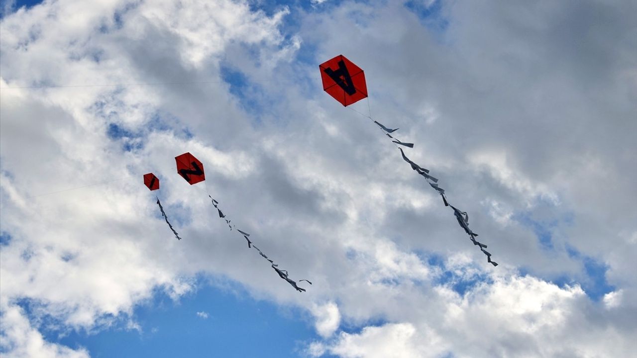 Samsun'da LÖSEV'den "Atam İzindeyiz" Uçurtma Şenliği