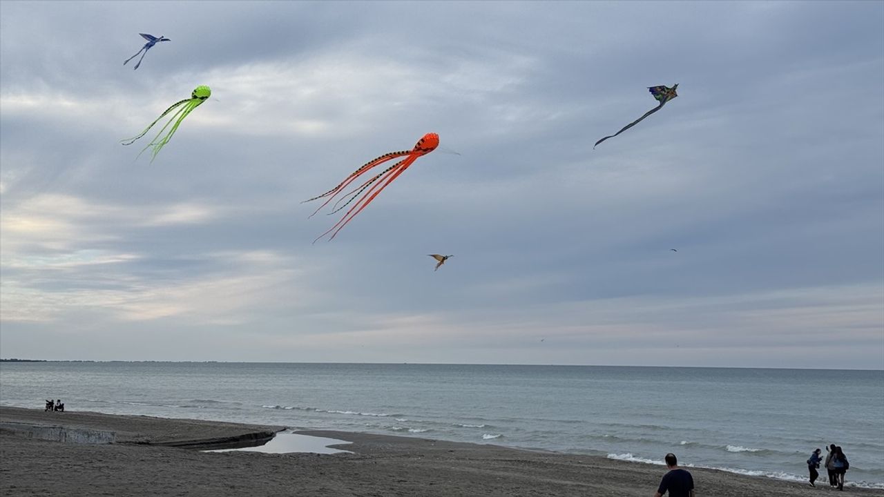 Samsun'da Renkli Uçurtmalar Atakum Sahili'ni Şenlendirdi