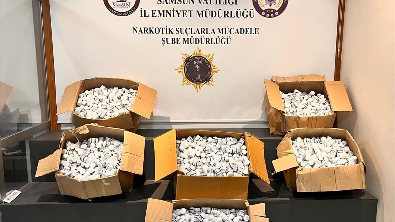 Samsun'da tıra gizlenmiş 153 bin 615 sentetik ecza ele geçirildi