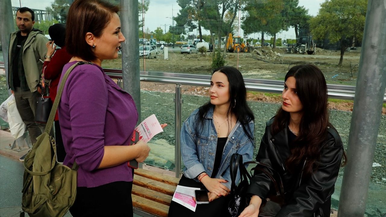 Samsun'da Tramvayda Meme Kanseri Farkındalık Çalışması