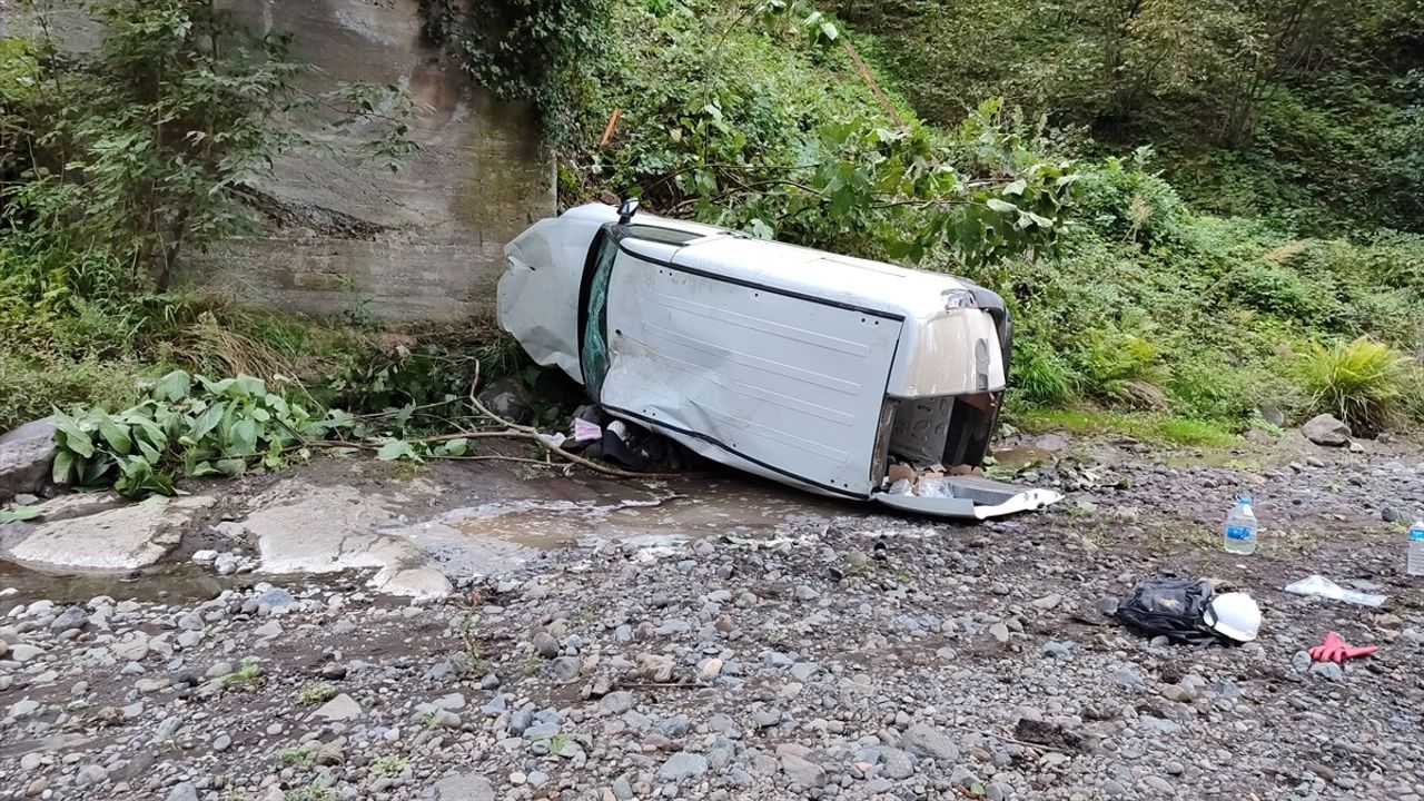 Samsun'da Yeşildere Köprüsü'nden Düşen Araçta 2 Kişi Yaralandı